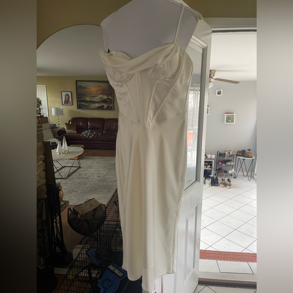 HOUSE OF CB
Myrna Satin Corset
Midi Dress - Picture 3 of 5